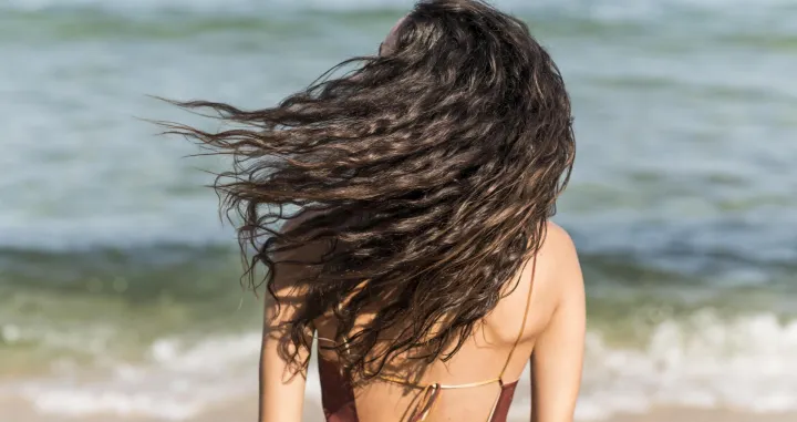 Zaštitite kosu od sunca kao profesionalac/Free Pik