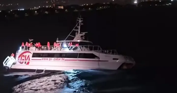 Katamaran Melita počeo da tone/Screenshot