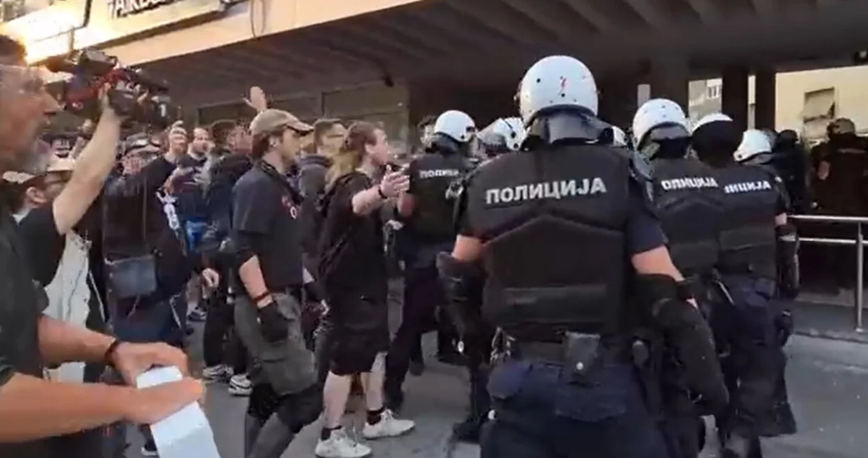 Pred Skupštinu Novog Sada stigla je i Žandarmerija/Screenshot/