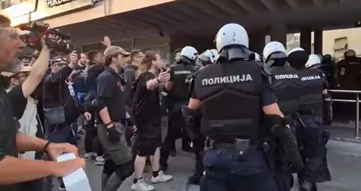 Pred Skupštinu Novog Sada stigla je i Žandarmerija/Screenshot/