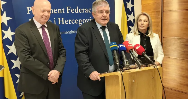 Dragan Mioković, Azra Okić i Mladen Bošković/