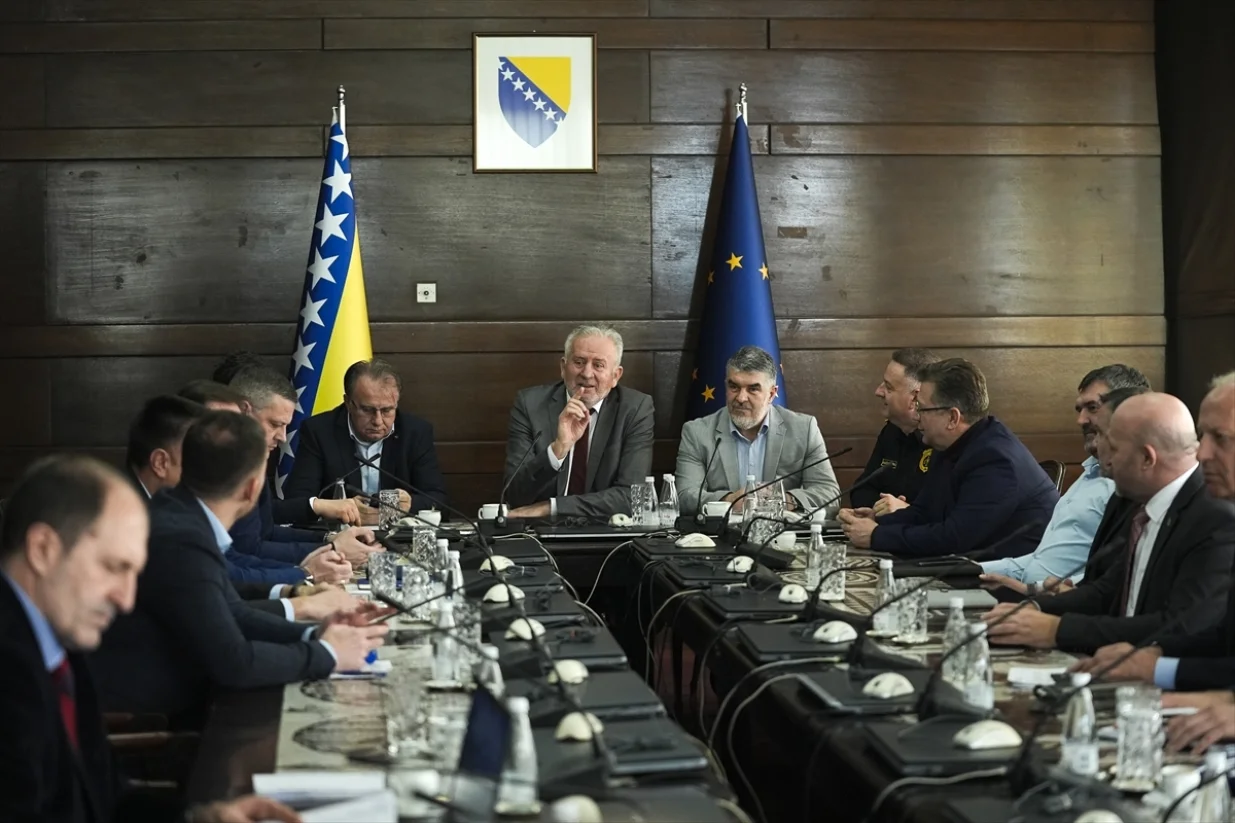 Sjednica Ekonomsko-socijalnog vijeća za teritoriju bh. entiteta Federacija BiH na kojoj su razmatrane odluke Vlade FBiH na poboljšanju standarda građana i smanjenju doprinosa na plate koje prelaze 1.000 KM/Samir Jordamović