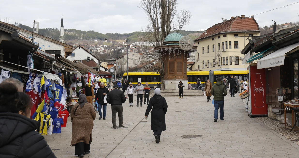sarajevo januar barščaršija šetnja bašte turisti/Senad Gubelić