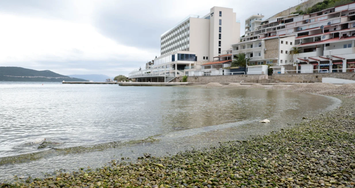 Neum prizori van sezone/Damir Deljo