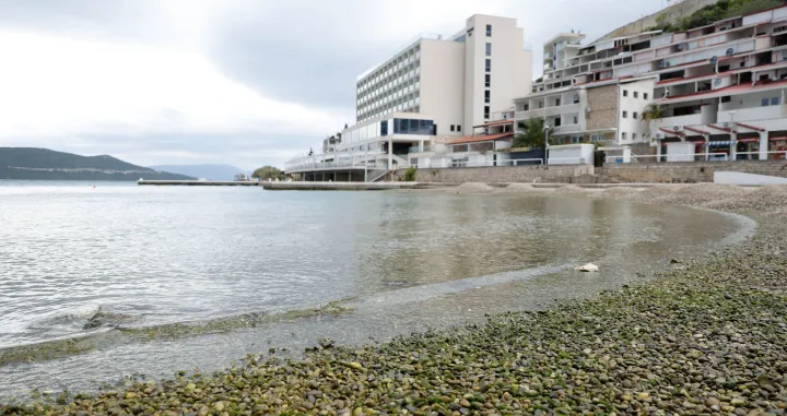 Neum prizori van sezone/Damir Deljo