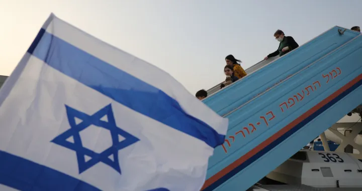 epa09805769 Ukrainian Jews disembark a plane arriving at Ben Gurion international airport near Tel Aviv, Israel, 06 March 2022. Three flights carrying around 300 Ukrainian Jews arrived from Poland and Moldova on 06 March as part of an operation organized by the Israeli government and Jewish Agency to allow Jewish immigrants fleeing the war in Ukraine into Israel amid estimates that some 10,000 people will arrive in the coming weeks. EPA/ABIR SULTAN/Abir Sultan