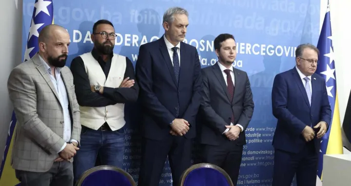 Dubravko Barbarić, Kenan Magoda, Admir Bukva, Nihad Uk i Nermin Nik&scaron;ić na dana&scaron;njoj press-konferenciji (FOTO: Sport1)