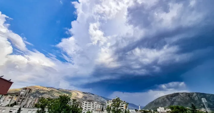 Oblaci nad Mostarom/Hercegovina Meteo