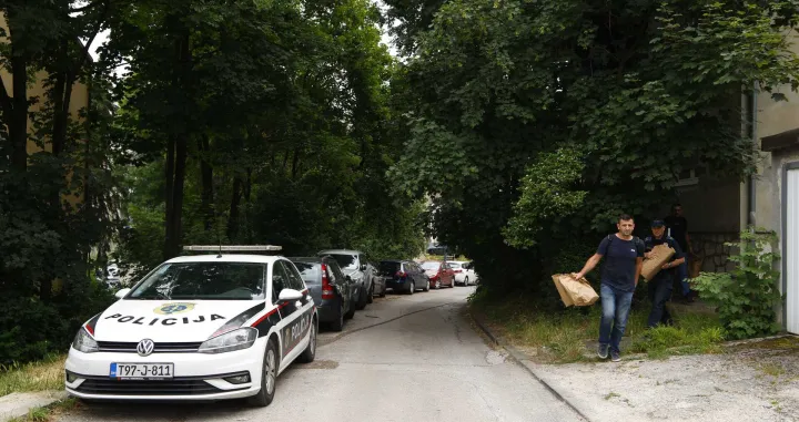 MUP KS, policija, uviđaj, ubistvo na Višnjiku, policijsko auto, iznošenje dokaza, dokazni materijal/Damir Deljo