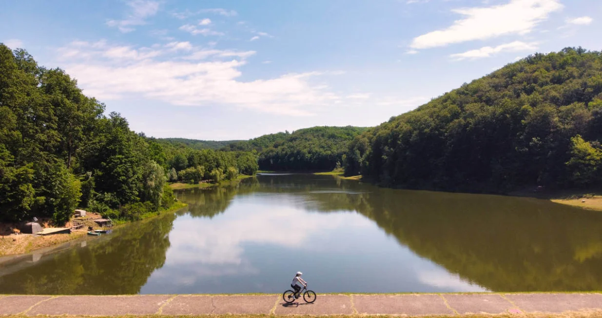 Petnja jezero/Turistička Zajednica Hr