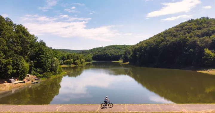 Petnja jezero/Turistička Zajednica Hr