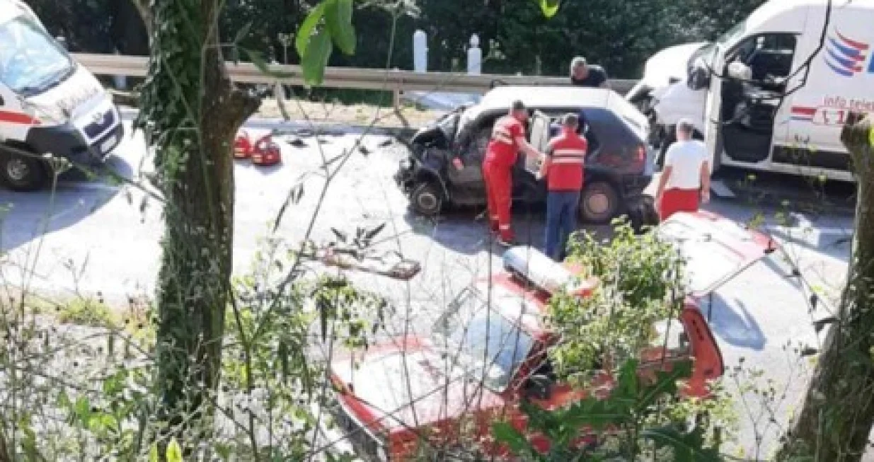 Strahovit sudar dva vozila/Čitatelj//