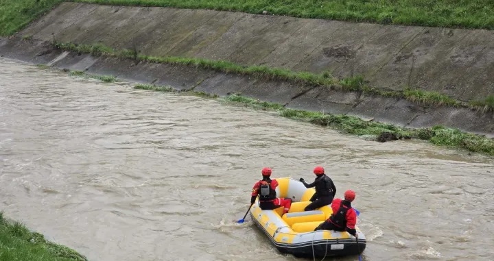 Potraga za policajcem Samirom Mustafićem i bjeguncem u rijeci Jali u Tuzli/Gss Tuzla