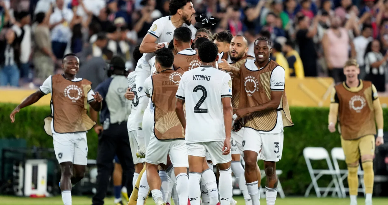 Soccer Football - FIFA Club World Cup - Group B - Paris St Germain v Botafogo - Rose Bowl Stadium, Pasadena, California, U.S. - June 19, 2025 Botafogo players celebrate after the match IMAGN IMAGES via Reuters/Kirby Lee
