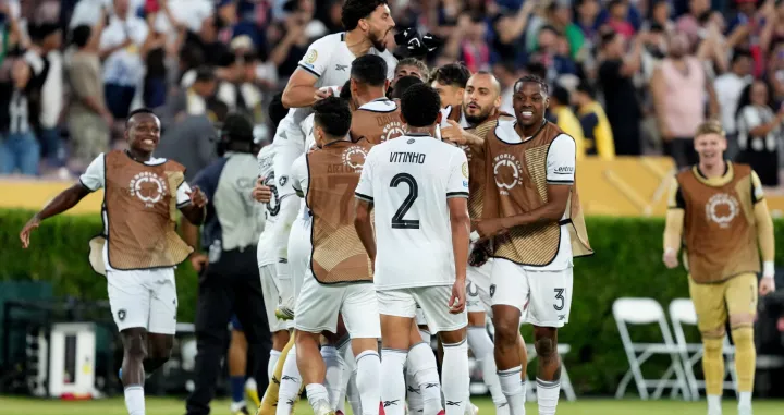 Soccer Football - FIFA Club World Cup - Group B - Paris St Germain v Botafogo - Rose Bowl Stadium, Pasadena, California, U.S. - June 19, 2025 Botafogo players celebrate after the match IMAGN IMAGES via Reuters/Kirby Lee