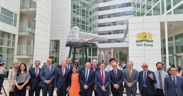 U organizaciji Ambasade Bosne i Hercegovine i Grada Haga, u Hagu je 20. juna 2025. svečanoinaugurirana skulptura "Ptica mira", eminentnog bosanskohercegovačkog umjetnika MirzeMorića/Ambasada Bih U Nizozemskoj