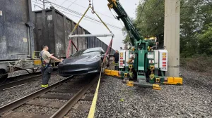 tesla na šinama/Facebook Spitlers Garage & Towing 