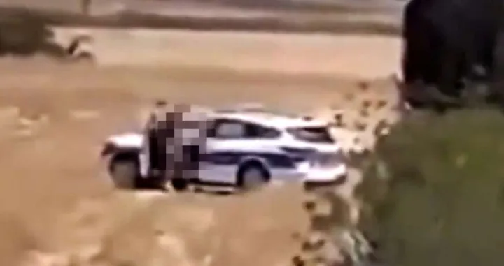 Policajac i policajka vodili ljubav u javnosti/Dstefanos