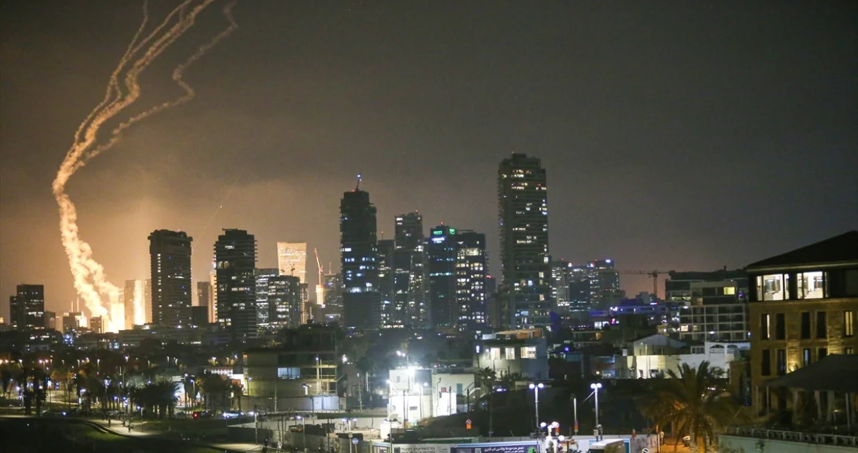 Iranska vojska pokrenula je napad iz odmazde, ispalivši stotine balističkih raketa na Izrael nakon izraelskih napada na iranske gradove, 13. juna 2025./Saeed Qaq