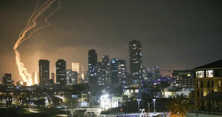 Iranska vojska pokrenula je napad iz odmazde, ispalivši stotine balističkih raketa na Izrael nakon izraelskih napada na iranske gradove, 13. juna 2025./Saeed Qaq