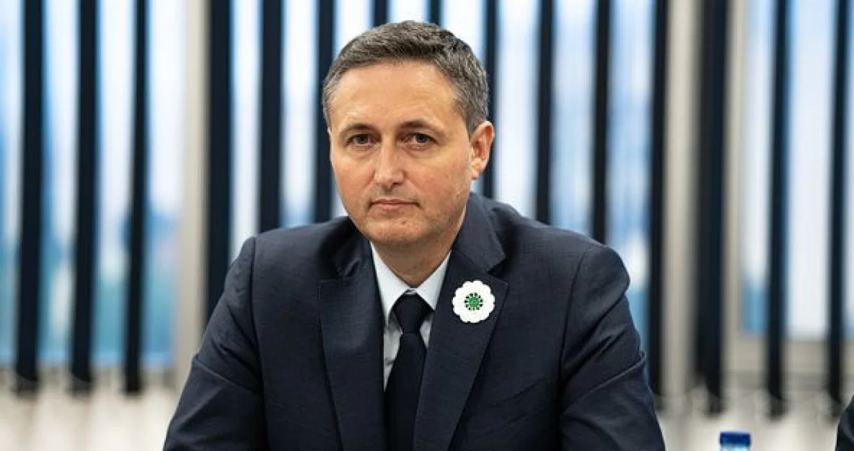 Denis Bećirović u Srebrenici/Facebook/