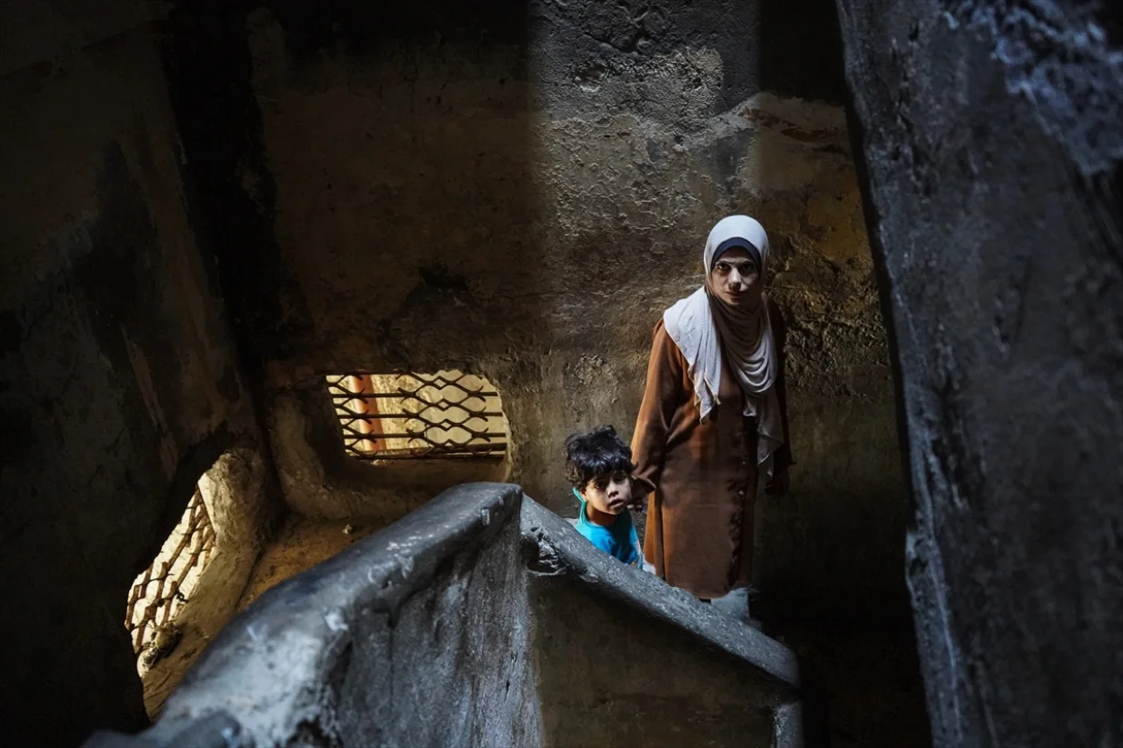 Tridesetjednogodišnja Madleen Kullab, jedina žena ribar u Gazi, nastavlja brinuti o djeci i slovi za simbol neslomivog otpora Palestinki.Madleen je žena po kojoj je ime dobio humanitarni brod "Madleen", pokrenut od strane koalicije Freedom Flotilla/Anas Zeyad Fteha