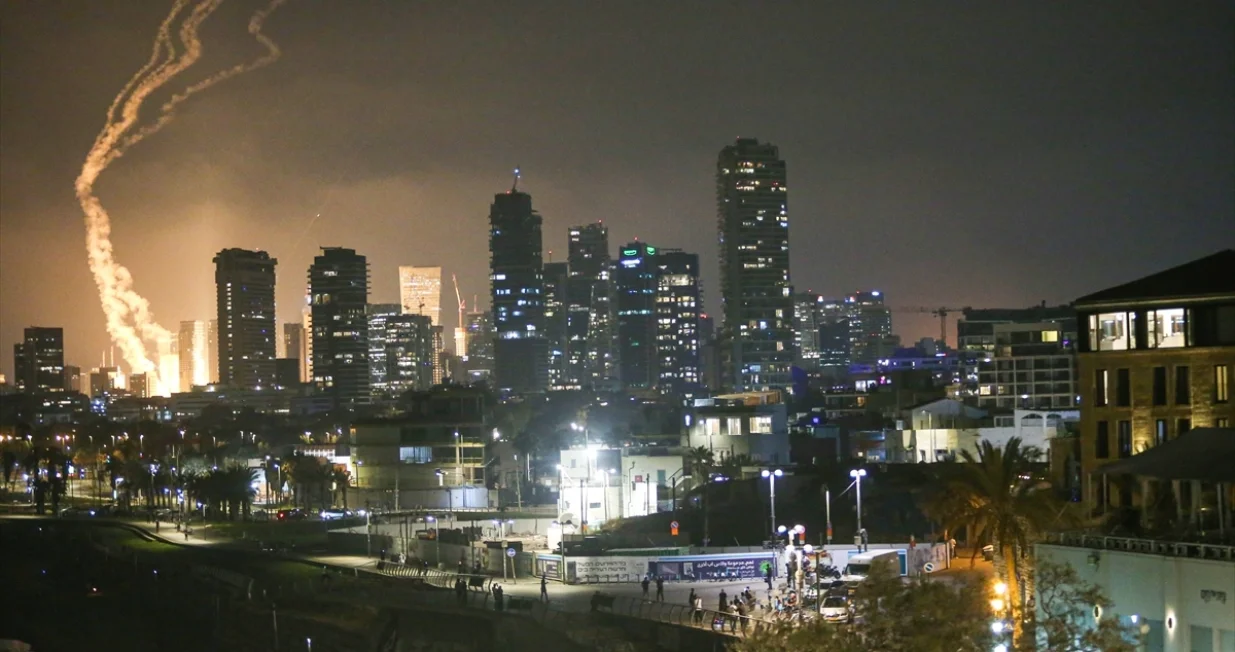 Iranska vojska pokrenula je napad iz odmazde, ispalivši stotine balističkih raketa na Izrael nakon izraelskih napada na iranske gradove, 13. juna 2025./Saeed Qaq