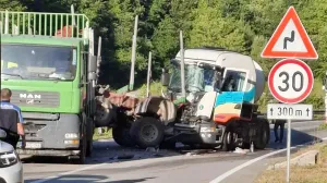 Cisternom se zabio u prikolicu kamiona, promet obustaljen.../Čitatelji