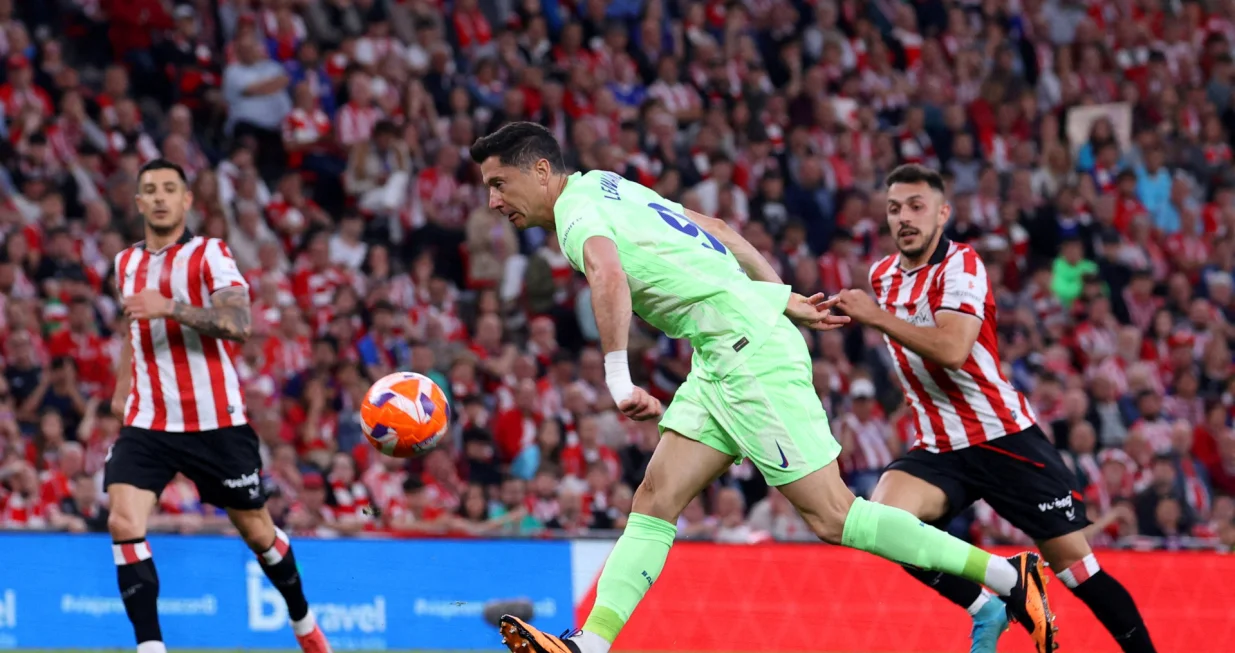 Soccer Football - LaLiga - Athletic Bilbao v FC Barcelona - San Mames, Bilbao, Spain - May 25, 2025 FC Barcelona's Robert Lewandowski scores their first goal REUTERS/Pankra Nieto  TPX IMAGES OF THE DAY