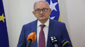 MOSTAR, 23. lipnja (FENA) вЂ" Glavno vijeД‡e Hrvatskog narodnog sabora (GV HNS) BiH je na sjednici odrЕѕanoj u ponedjeljak u Mostaru obradilo nekoliko tema, s posebnim naglaskom na vanjsku politiku BiH i meД'unarodno predstavljanje.(Foto FENA/Mario Obrdalj)/Mario Obrdalj