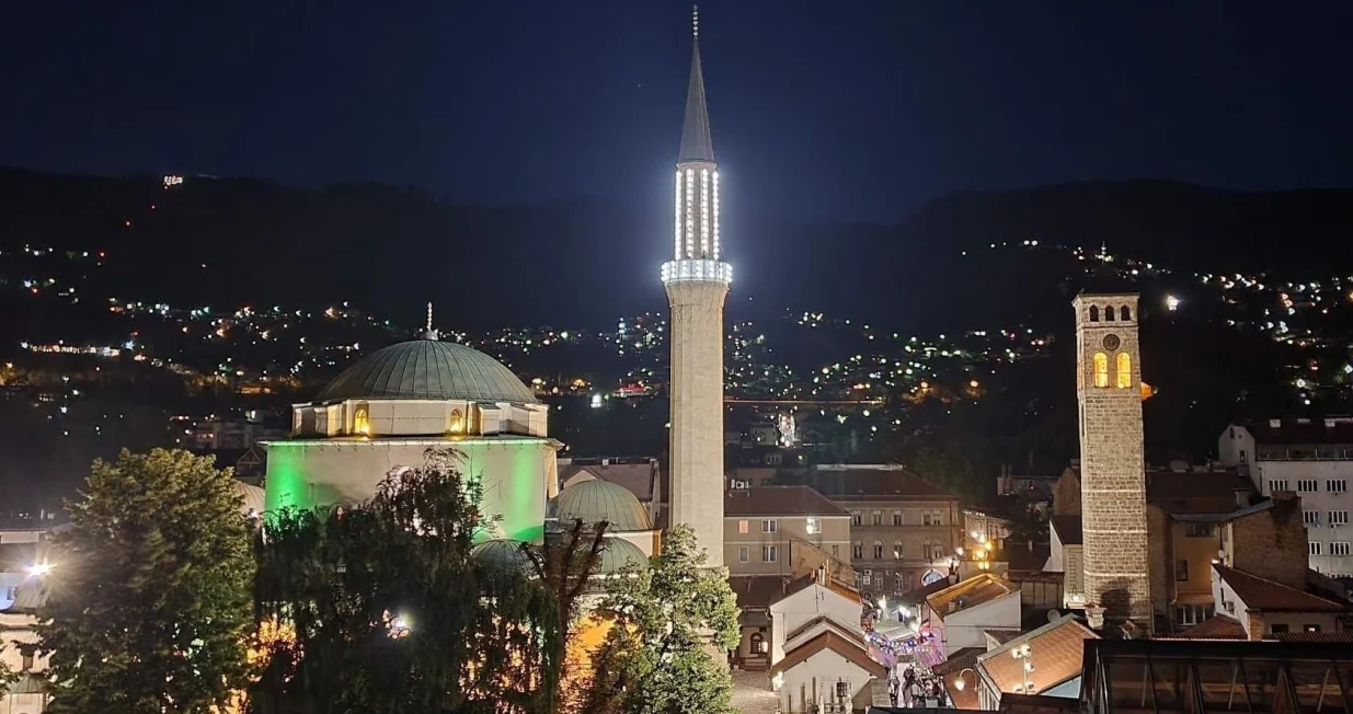 Oglašavanjem mujezina s munara kojim pozivaju vjernike muslimane na akšamsku molitvu, nastupa Nova 1445. hidžretska godina/