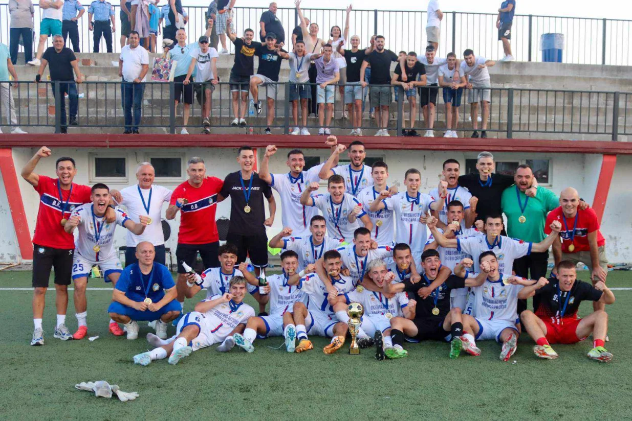Juniori FK Slavija slave plasman u Premijer ligu (FOTO: Rade Šeslak)