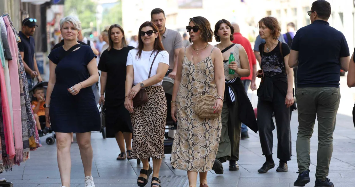 Prvi dan ljeta 2025. u Sarajevu, građani i turisti na ulicama/Senad Gubelić