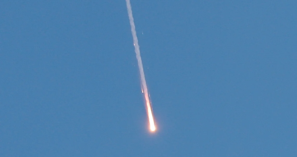 A missile launched from Iran towards Israel is seen from Tubas, amid the Iran-Israel conflict, in the Israeli-occupied West Bank, June 24, 2025. REUTERS/Raneen Sawafta/Raneen Sawafta