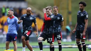 Soccer Football - Premier League - Wolverhampton Wanderers v Brentford - Molineux Stadium, Wolverhampton, Britain - May 25, 2025 Brentford's Bryan Mbeumo, Keane Lewis-Potter, Mikkel Damsgaard and Kevin Schade during the warm up before the match REUTERS/Isabel Infantes EDITORIAL USE ONLY. NO USE WITH UNAUTHORIZED AUDIO, VIDEO, DATA, FIXTURE LISTS, CLUB/LEAGUE LOGOS OR 'LIVE' SERVICES. ONLINE IN-MATCH USE LIMITED TO 120 IMAGES, NO VIDEO EMULATION. NO USE IN BETTING, GAMES OR SINGLE CLUB/LEAGUE/PLAYER PUBLICATIONS. PLEASE CONTACT YOUR ACCOUNT REPRESENTATIVE FOR FURTHER DETAILS..
