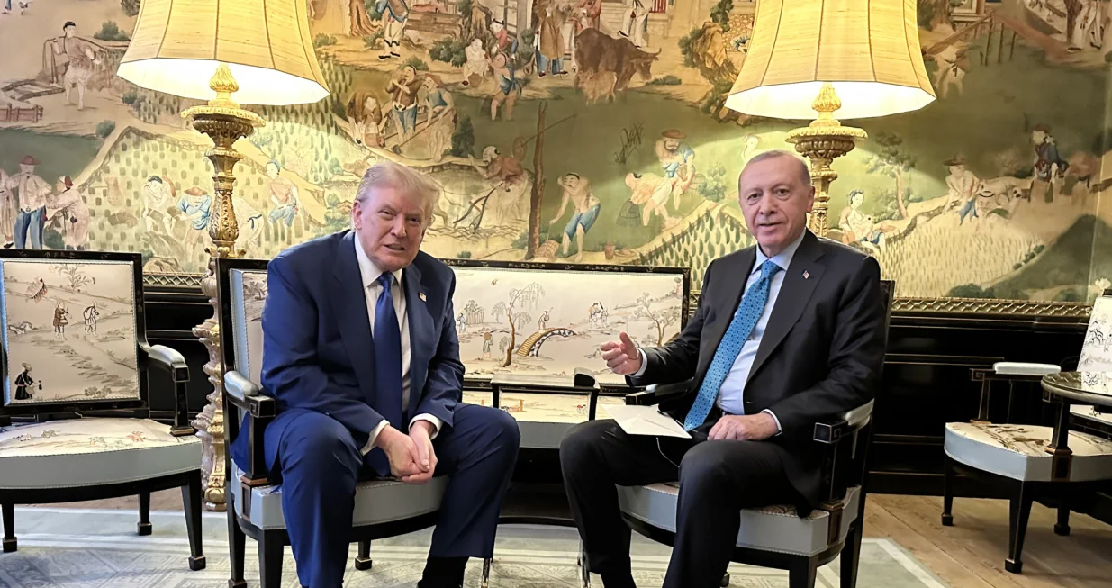 HAG (AA) - Turski predsjednik Recep Tayyip Erdogan i ameriДЌki predsjednik Donald Trump sastali su se u Hagu tokom samita NATO-a. Razgovarali su o regionalnim i globalnim pitanjima, kao i o bilateralnim vezama. (CumhurbaЕџkanlД±ДџД± - Anadolu Agency)/Anadolija