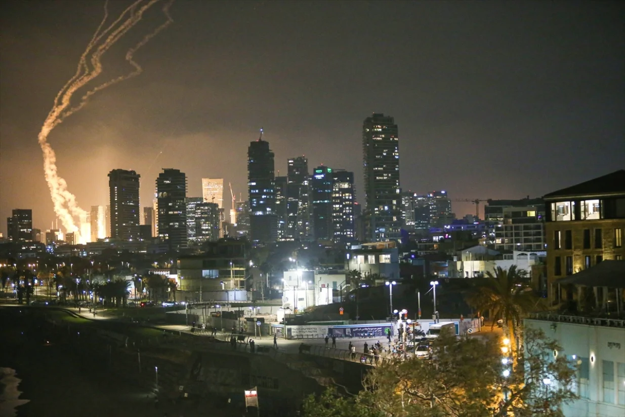 Iranska vojska pokrenula je napad iz odmazde, ispalivši stotine balističkih raketa na Izrael nakon izraelskih napada na iranske gradove, 13. juna 2025./Saeed Qaq