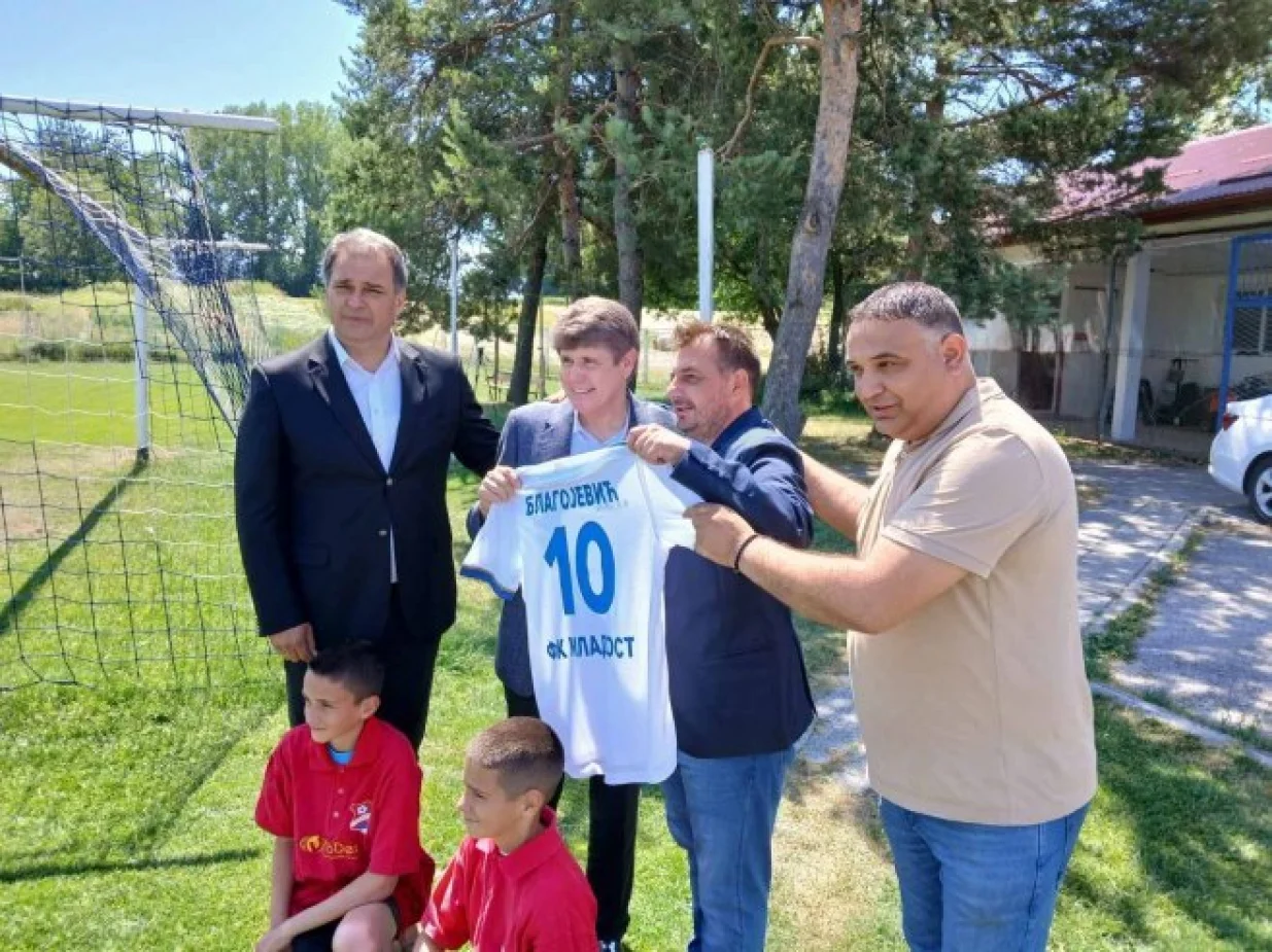 Rod Blagojević sa dresom Mladosti (FOTO: RTRS)