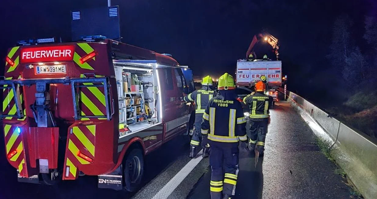 Saobraćajna nesreća, autoput, vatrogasci, Austrija/Freiwillige Feuerwehr Ybbs An Der Donau