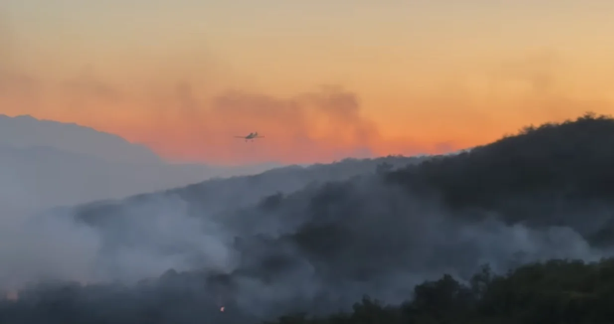 Kanader asistira u gašenju požara kod Gruda/Uprava Civilne Zaštite Županije Zapadnohercegovačke