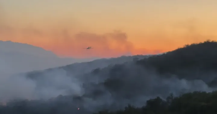 Kanader asistira u gašenju požara kod Gruda/Uprava Civilne Zaštite Županije Zapadnohercegovačke