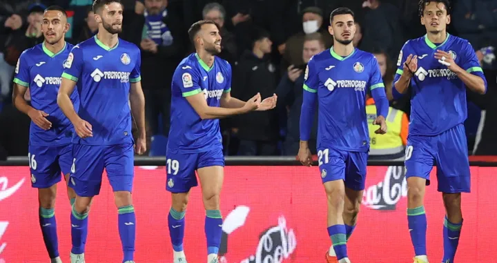 epa10382846 Getafe's striker Borja Mayoral (C) celebrates after scoring the 2-0 during the Spanish LaLiga soccer match between Getafe CF and RCD Mallorca at Coliseum Alfonso Perez stadium in Getafe, Madrid, Spain, 30 December 2022. EPA/Kiko Huesca
