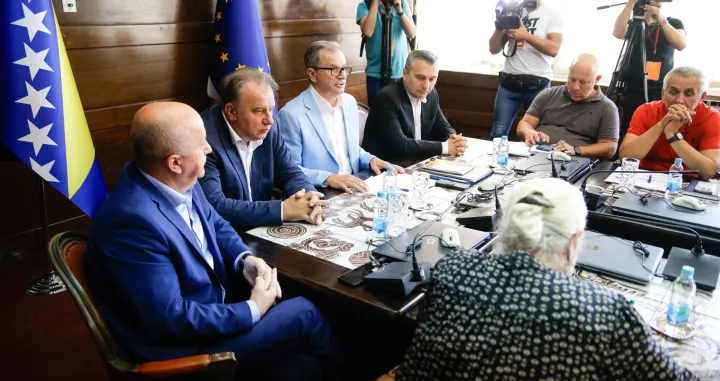 Radni sastanak rukovodstva Organizacionog odbora za obilježavanje 11. jula 1995. godine, 30. godišnjice genocida nad Bošnjacima/Damir Deljo