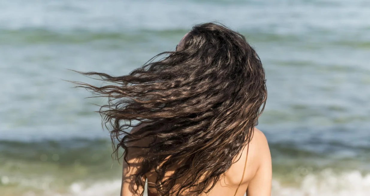 Zaštitite kosu od sunca kao profesionalac/Free Pik