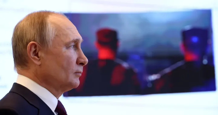 epa10376412 Russian President Vladimir Putin visits the Youth Centre before a meeting of the State Council on implementing the youth policy in current conditions, at the Manezh Central Exhibition Hall in Moscow, Russia, 22 December 2022. EPA/VALERIY SHARIFULIN/SPUTNIK/KREMLIN POOL MANDATORY CREDIT/Valeriy Sharifulin/sputnik/kremlin Pool