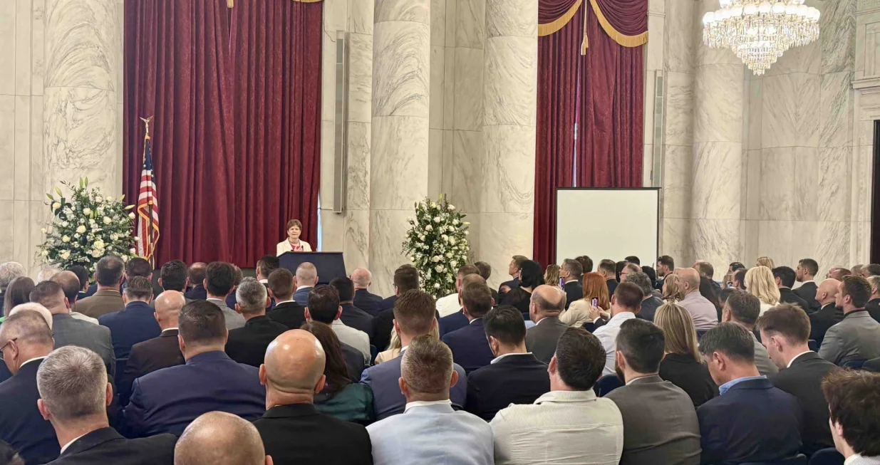 U organizaciji Kongresa Bošnjaka Sjeverne Amerike (KBSA), u zgradi američkog senata je održana komemoracija povodom 30. godišnjice genocida u Srebrenici/