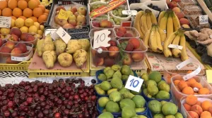 Voće na pijaci Grbavica/Samir Hasanbegović