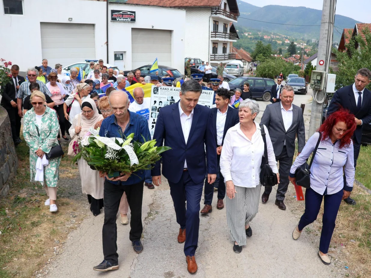 Berćirović u Višegradu na komemoraciji povodom 33. godišnjice zločina "Živa lomača"/Kabinet člana Predsjedništva Bih