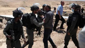 Izraelski vojnici srušili su 16 kuća palestinskih beduina na okupiranoj Zapadnoj obali, javlja Anadolu Agency (AA).Eid Abu Khamis iz Palestinskog vijeća za borbu protiv židovskih naselja kazao je da su izraleske snage srušile kuće i šatorska naselja koja su pripadala palestinskim beduinima na području između gradova Jerihon i Hebron. (Mamoun Wazwaz - Anadolu Agency)/Mamoun Wazwaz