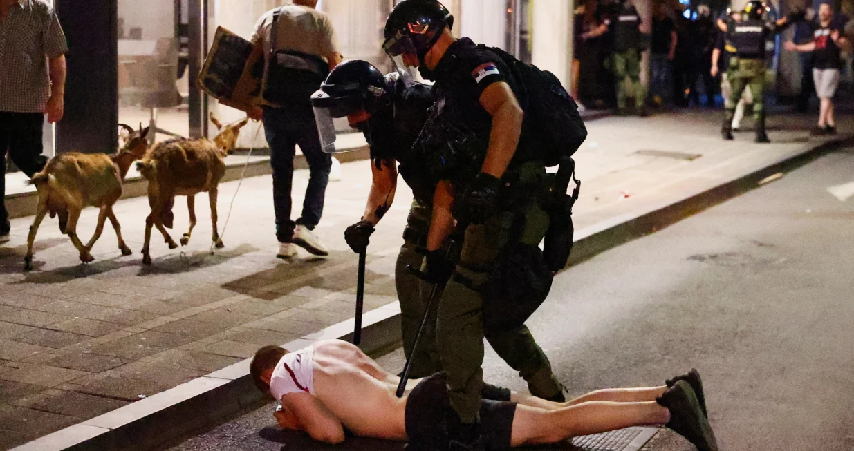 Law enforcement officers detain a protester during an anti-government protest by Serbian students and other demonstrators, demanding snap elections, in Belgrade, Serbia, June 28, 2025. REUTERS/Zorana Jevtic/Zorana Jevtic